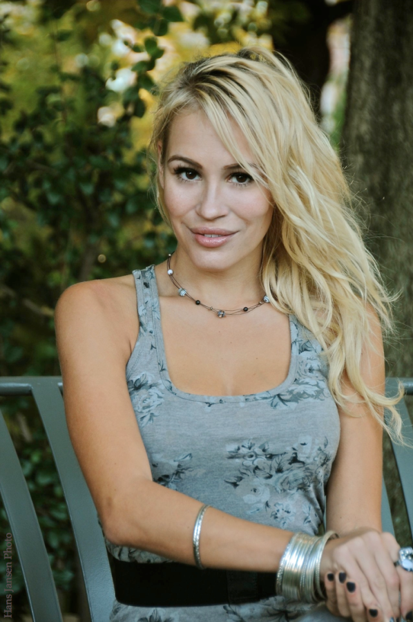Actress_Theresa_Longo