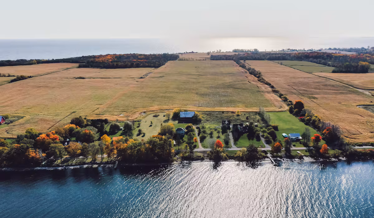 LOYALIST-LAKEHOUSE-BEST-OF-AIRBNB