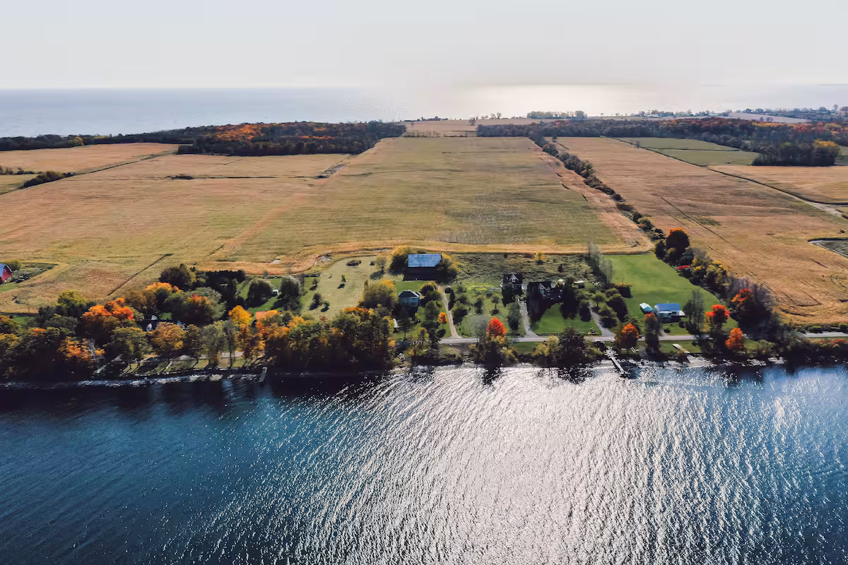 LOYALIST-LAKEHOUSE-BEST-OF-AIRBNB